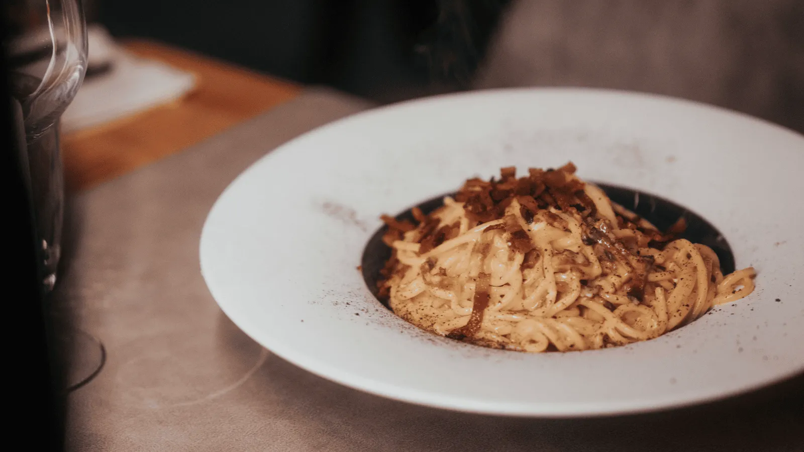 Pâtes alla carbonara au guanciale croustillant